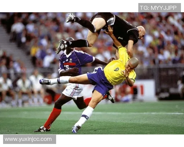 回顾1998年丹麦足球明星的辉煌历程与传奇瞬间